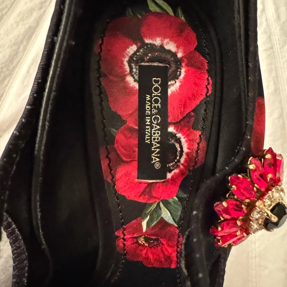 Dolce & Gabbana Black and Red Floral Heels with Brooch Detailing Embellishments - Picture 9 of 13